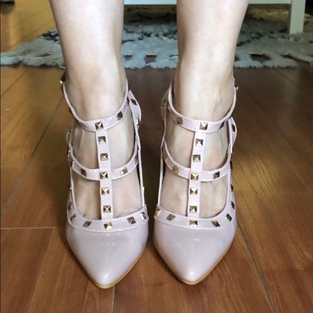 Nude studded pumps